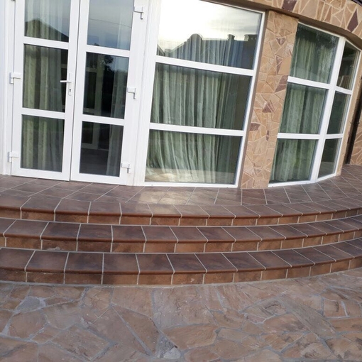 Элегантная флорентийская плитка Stroeher Aera T 712 Marone для стильного интерьера