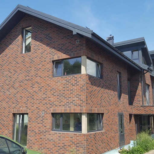 Фасадная клинкерная плитка Feldhaus Klinker SINTRA R685 – идеальный выбор для стильного и долговечного фасада