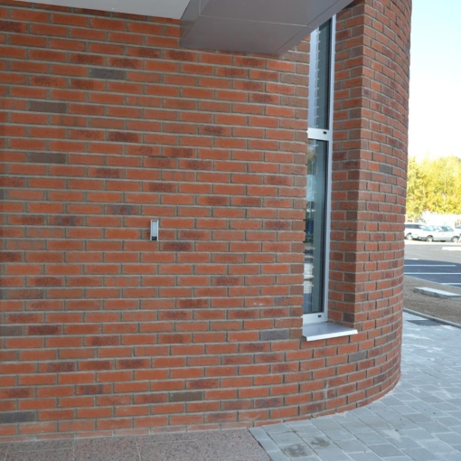 Фасадная клинкерная плитка Feldhaus Klinker SINTRA R698 – идеальный выбор для стильного и долговечного фасада