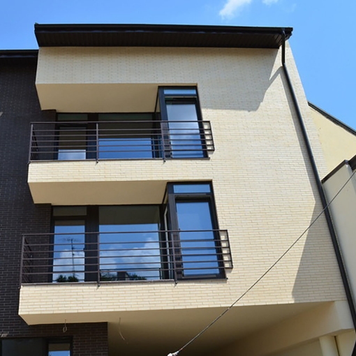 Фасадная клинкерная плитка Feldhaus Klinker CLASSIC R140 для стильного и долговечного оформления фасадов