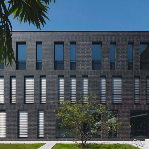 Клинкерная плитка для фасада Feldhaus Klinker CLASSIC R740 – идеальное решение для стильного и долговечного экстерьера