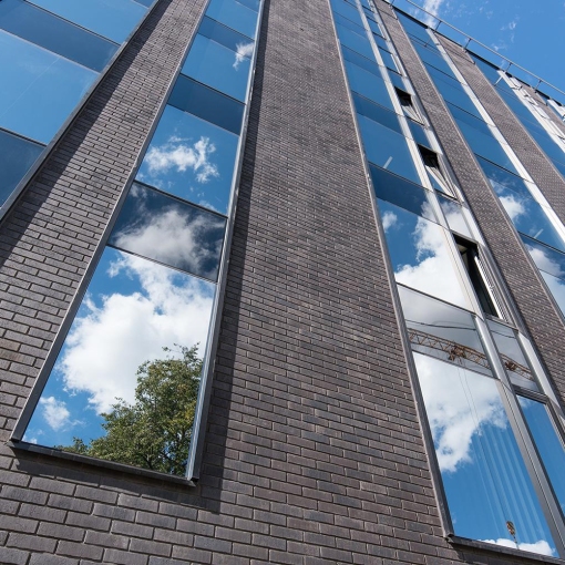 Клинкерная фасадная плитка Feldhaus Klinker VASCU R736 для стильного и долговечного фасада