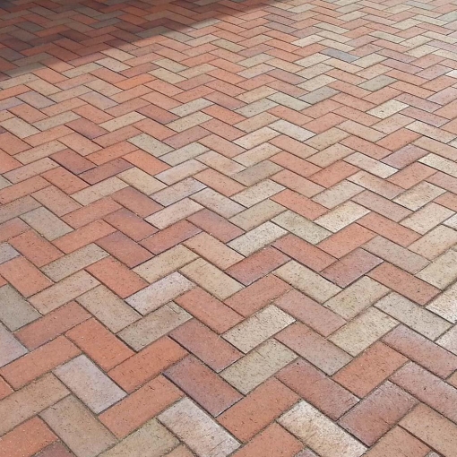 Клинкерный кирпич FELDHAUS KLINKER P405 GALA ALEA для стильного и долговечного фасада